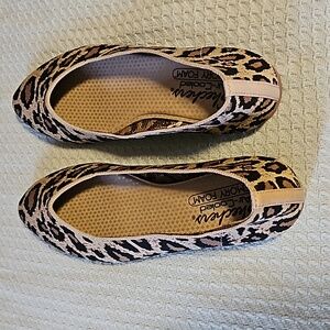 Skechers memory foam shoes